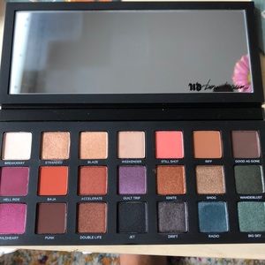 Urban Decay eye shadow pallet